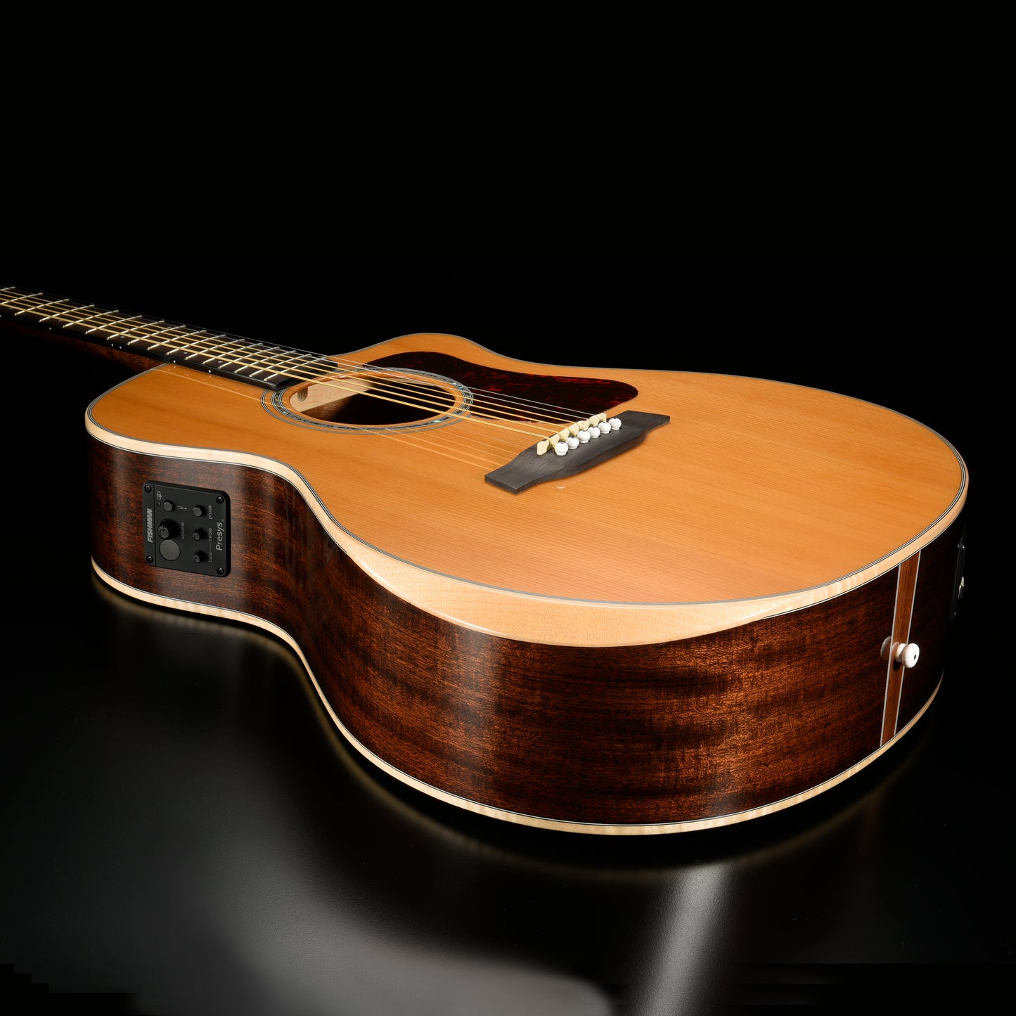 Walden G633RCE-G Natura Solid Cedar Top Grand Auditorium Acoustic/Electric Guitar – Natural Gloss